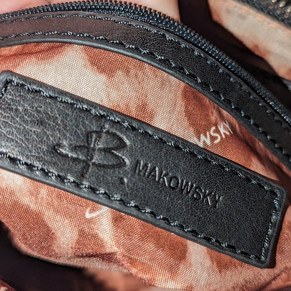 Bruce Makowsky black leather tooled crossbody bag. - Picture 9 of 9